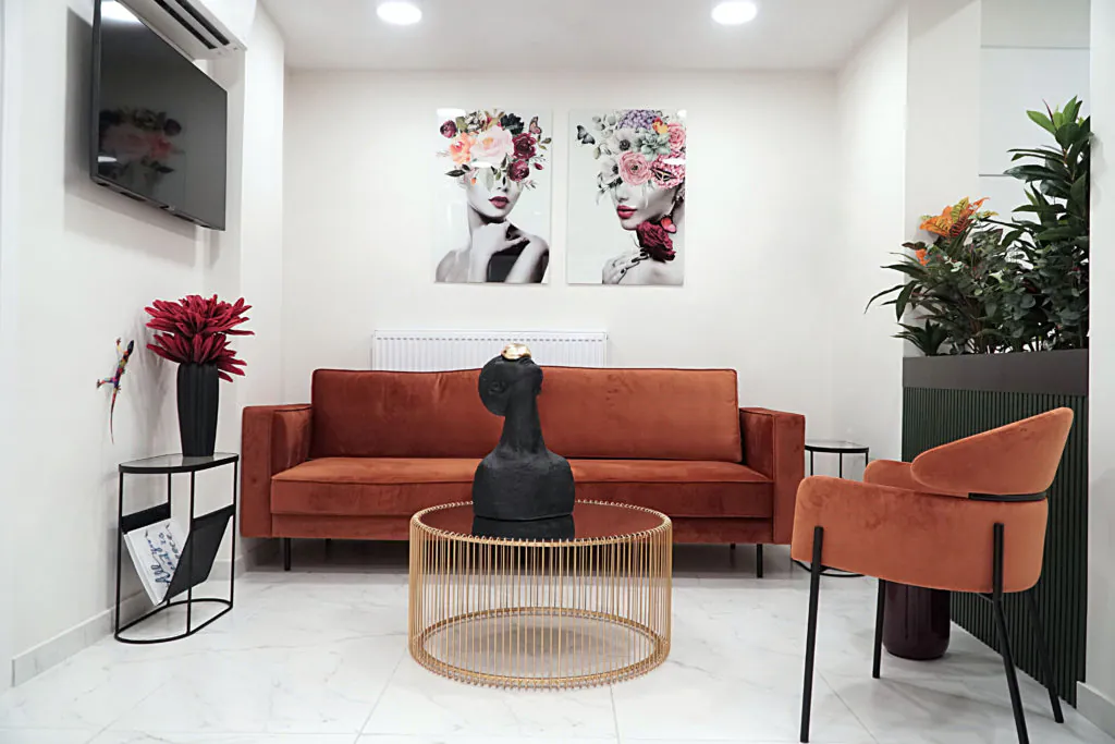 The waiting lounge of the practice
